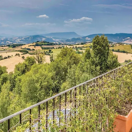 One-bedroom In Barni Di Serrungarina شقة *