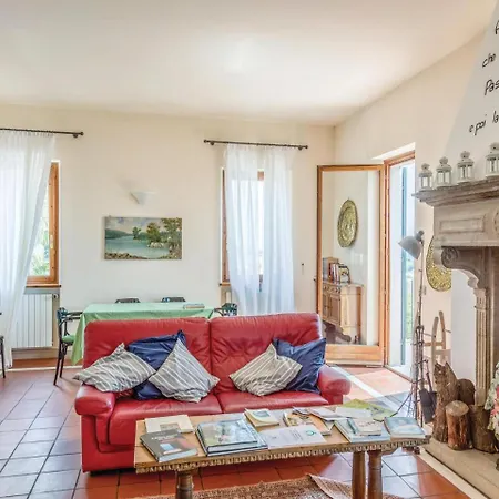 One-bedroom In Barni Di Serrungarina شقة *